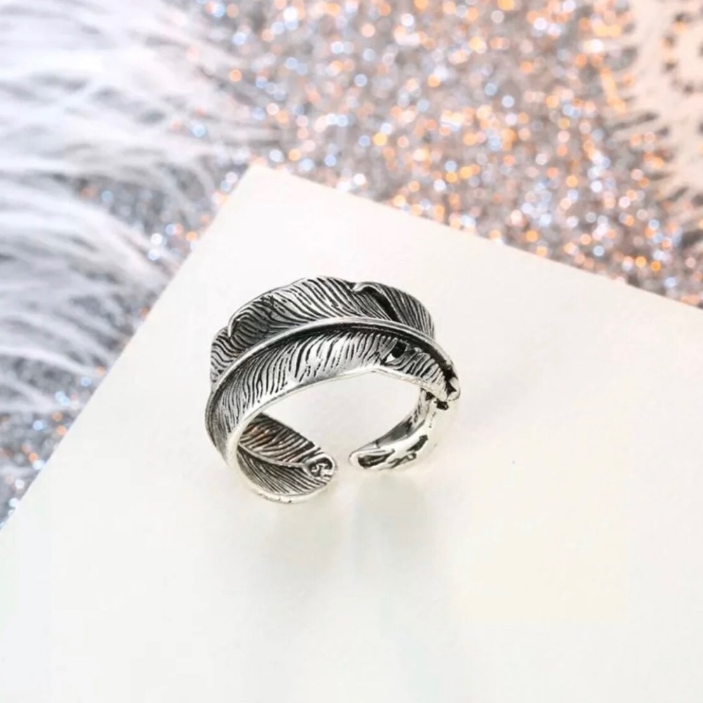 - Ring - Picture 7 of 8